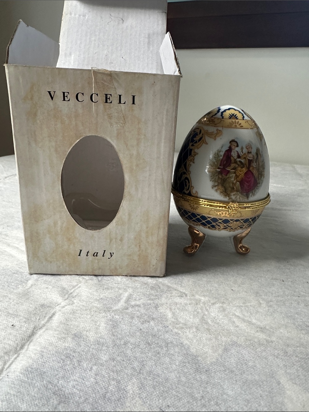 Vintage Vecceli Italy Porcelain Decorative Egg Trinket Box - White & Gold